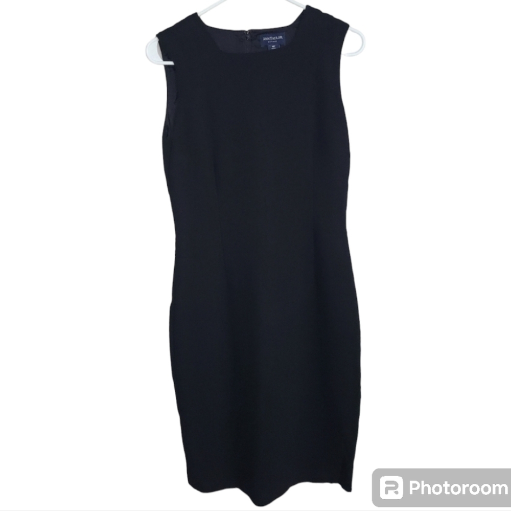 Ann Taylor little black dress 🖤 100% Wool shell